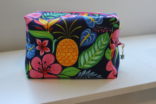 BOXY COSMETIC/TRAVEL BAG